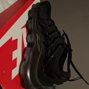 Black Nike vapor max plus